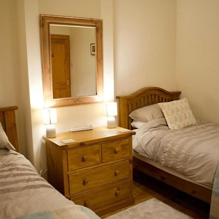 Newly Refurbed Home With Free Parking EDI Kültér fotó
